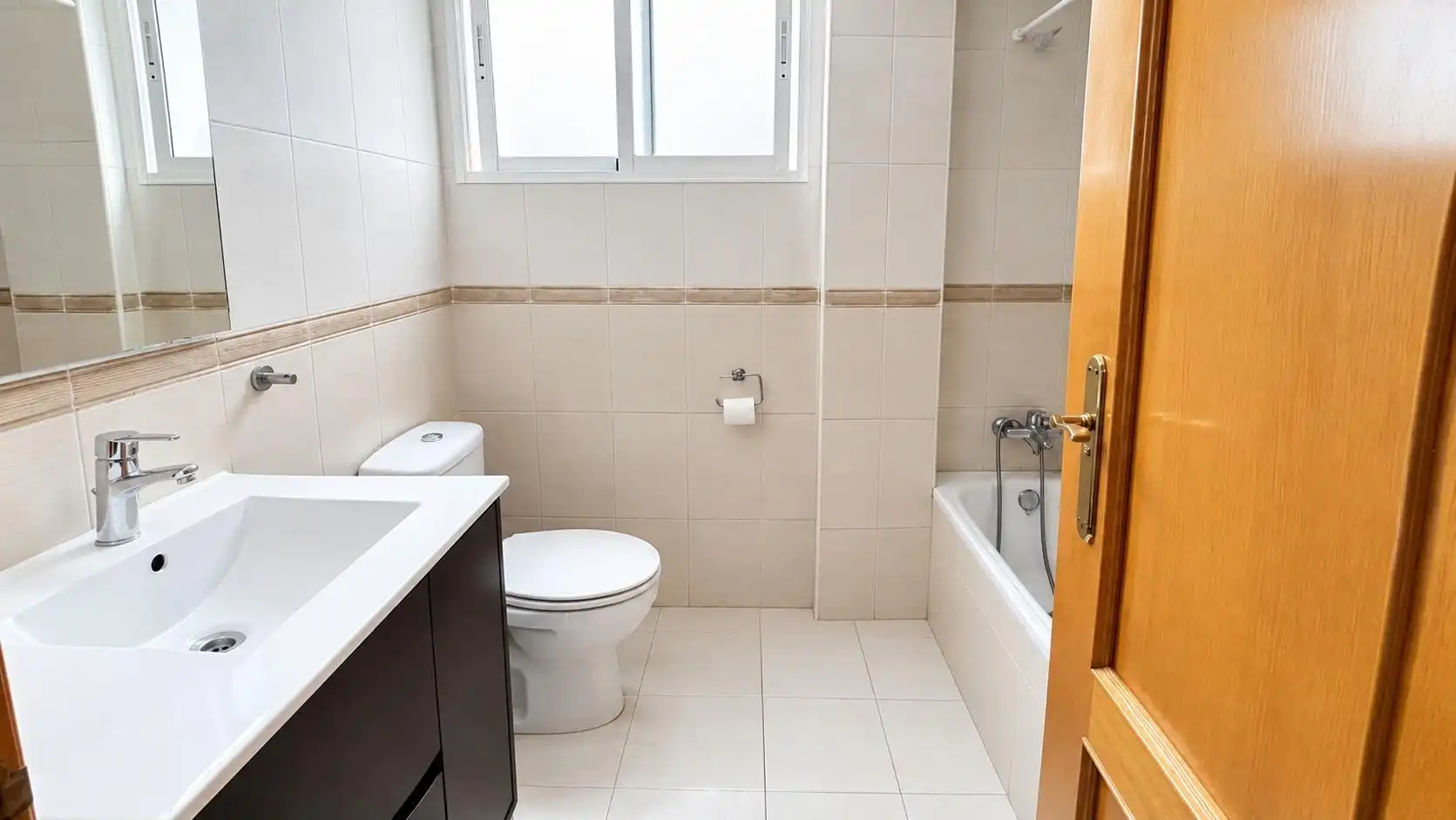 Bathroom of Flat for sale in Carlet, Valencia
