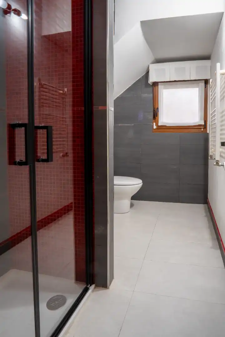 Bany de Casa o xalet en venda en Santillana del Mar amb Calefacció, Jardí privat i Parquet