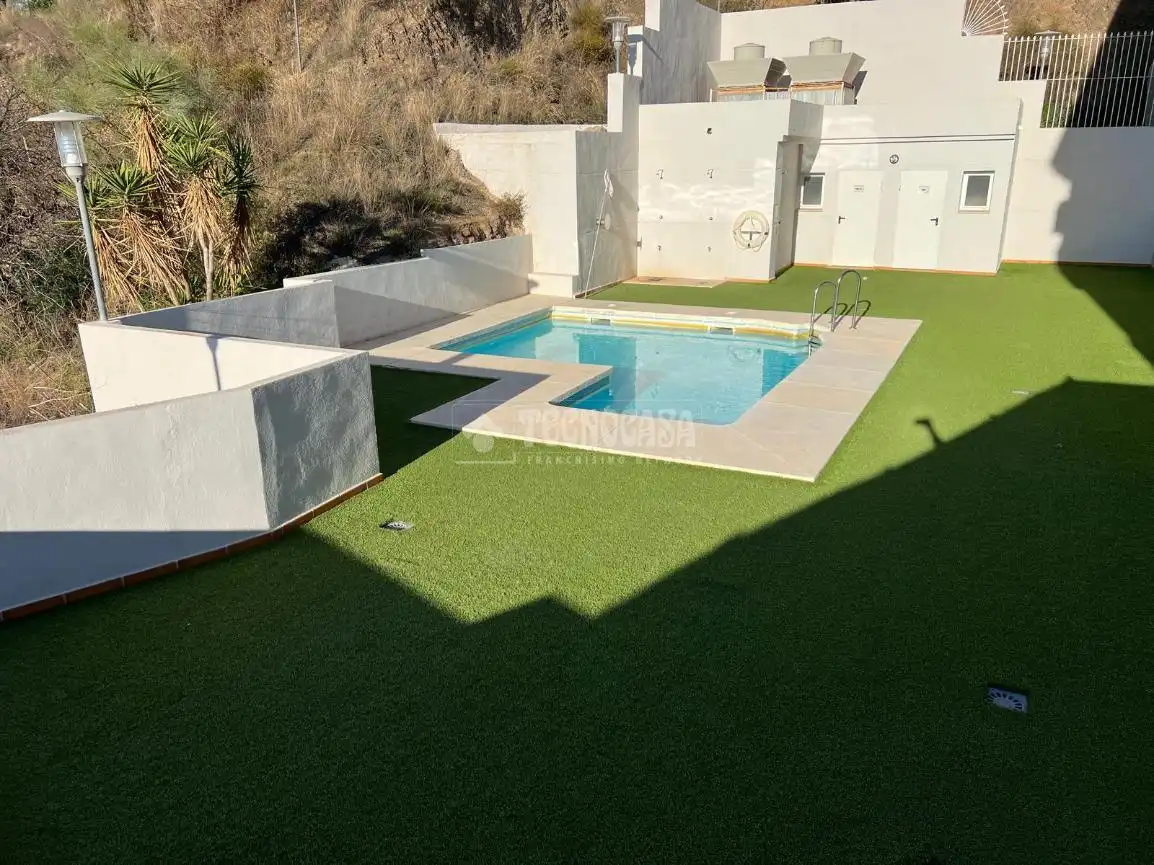 Schwimmbecken von Wohnung zum Verkauf in Rincón de la Victoria mit Klimaanlage, Abstellraum und Gemeinschaftspool