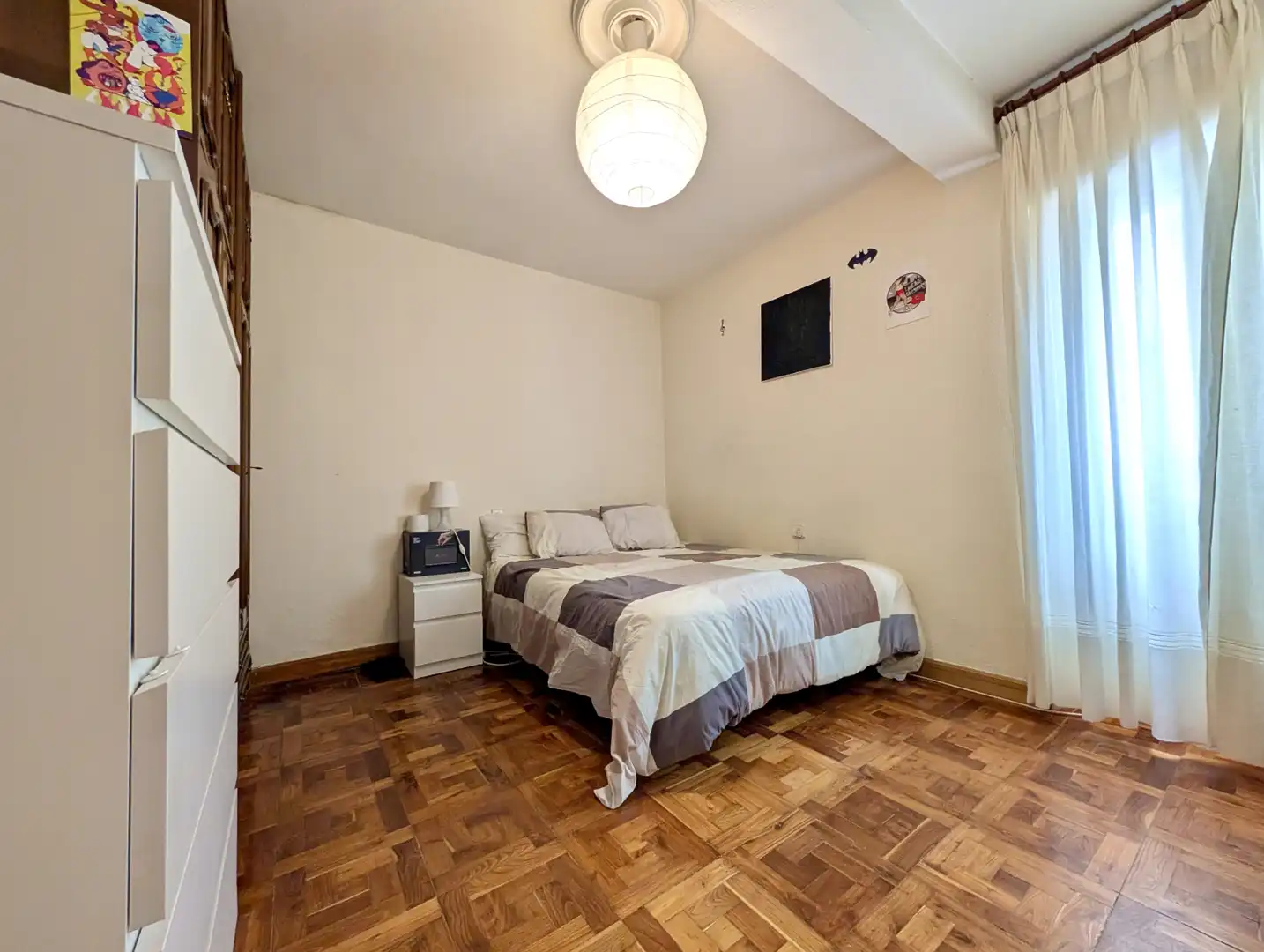 Dormitori de Pis en venda en Oviedo  amb Calefacció, Parquet i Traster