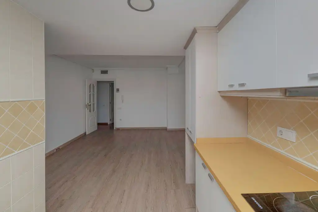 Piso en venta en Av de Ramón y Cajal, Ensanche - Diputación