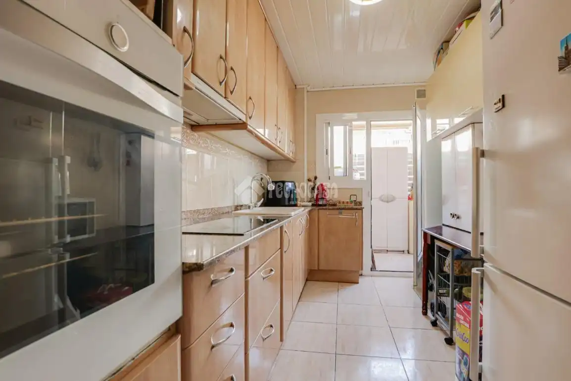 Cuina de Àtic en venda en Sant Vicenç Dels Horts amb Aire condicionat, Terrassa i Balcó
