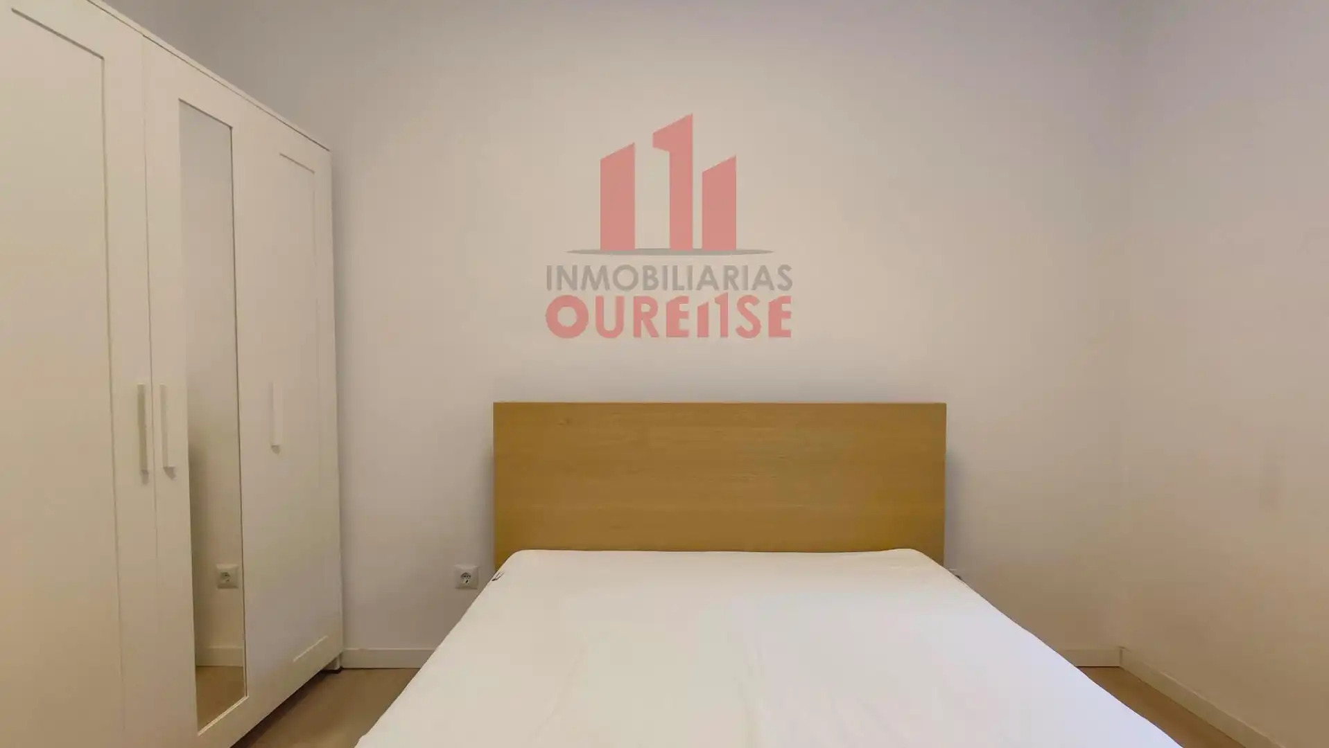 Dormitori de Casa o xalet de lloguer en Ourense Capital  amb Calefacció, Traster i Moblat