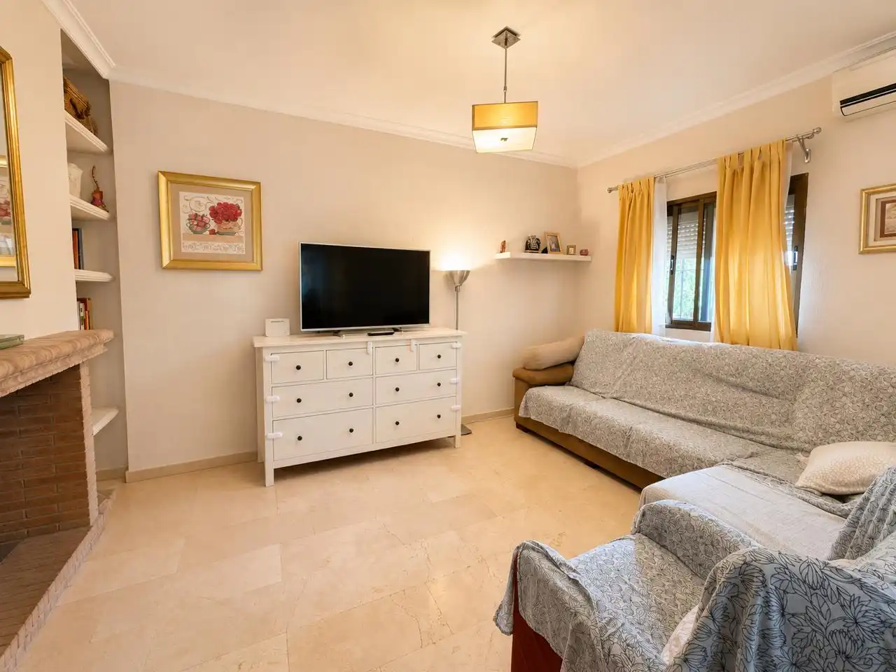 Living room of Houses for sale in Sevilla  with Storage room and Swimming Pool