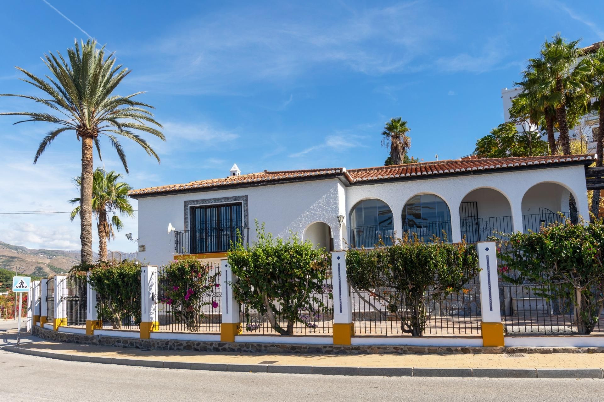 Vista exterior de Casa o xalet en venda en Almuñécar amb Calefacció, Jardí privat i Terrassa