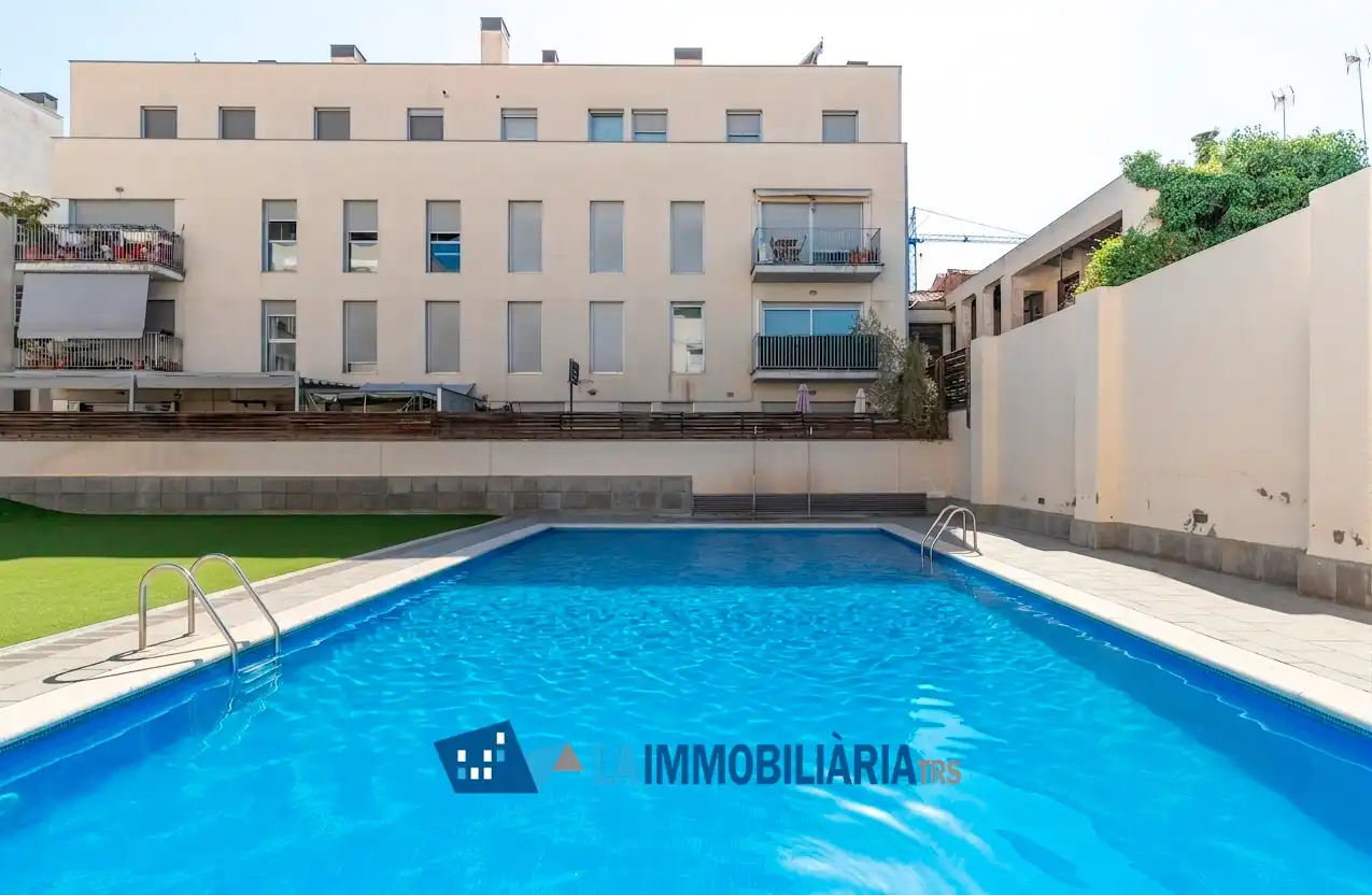 Schwimmbecken von Wohnung zum Verkauf in Terrassa mit Klimaanlage, Heizung und Terrasse