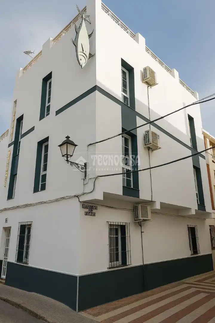 Außenansicht von Gebäude zum Verkauf in Barbate