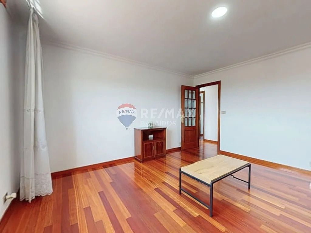 Sala d'estar de Casa o xalet en venda en Vigo  amb Calefacció, Parquet i Terrassa