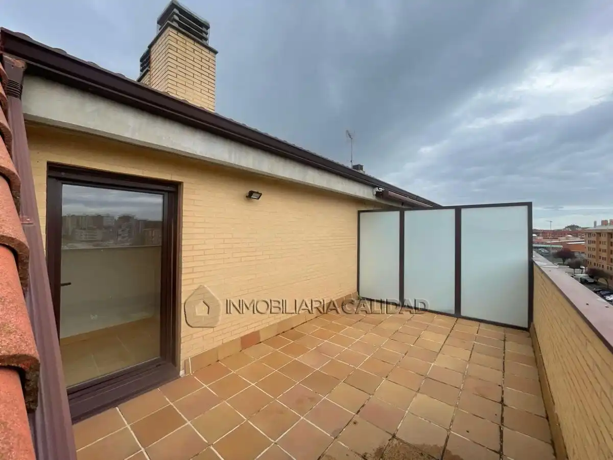 Terraza de Piso de alquiler en Burgos Capital con Calefacción, Trastero y Amueblado