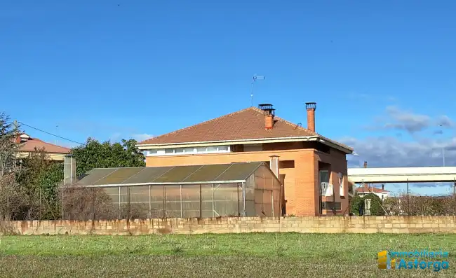 Vista exterior de Casa o chalet en venta en Astorga con Calefacción, Jardín privado y Parquet