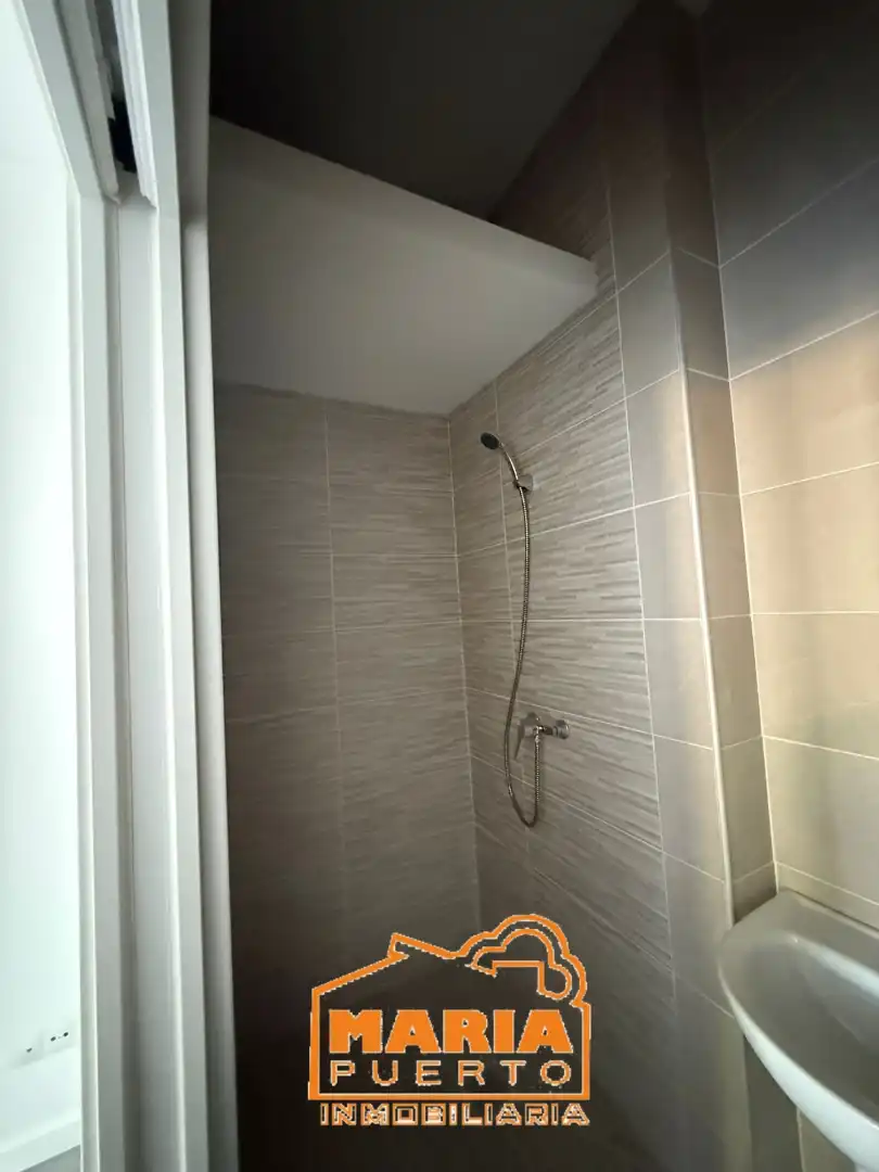 Bathroom of Study for rent in Málaga  with Air Conditioner and Furnished