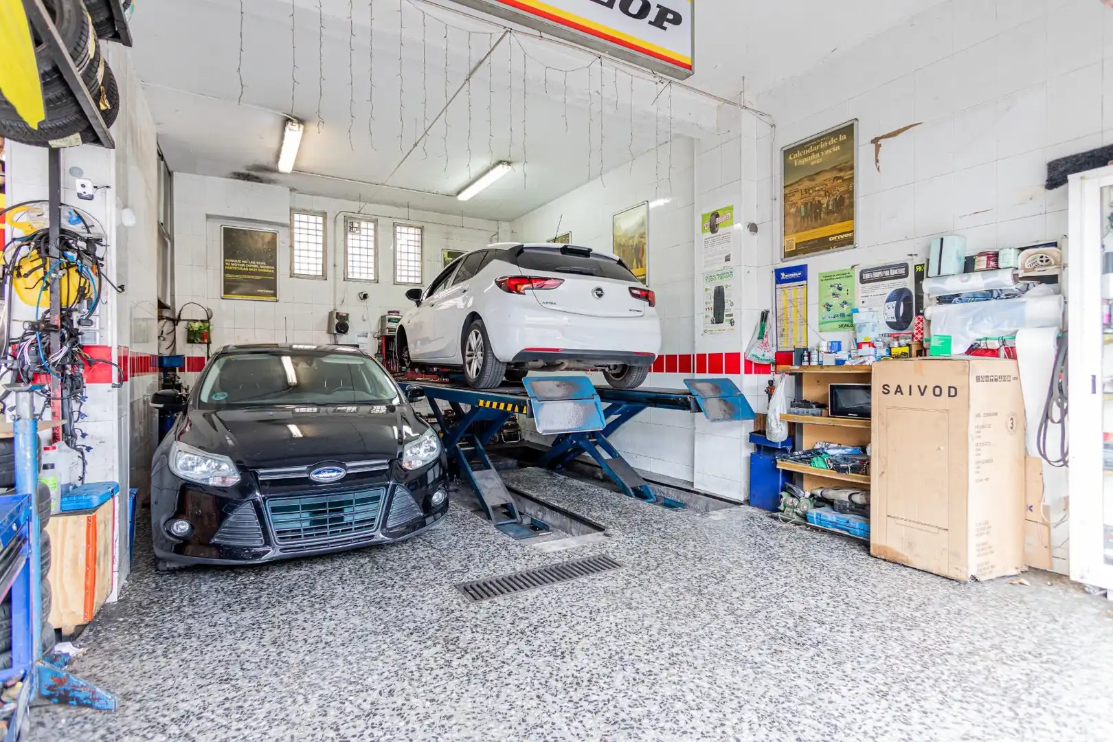 Aparcament de Local en venda en Madrid