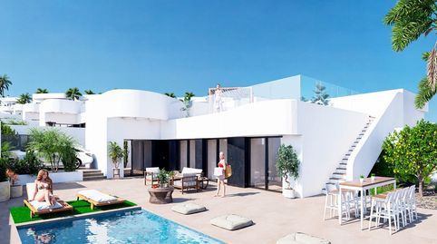 Villa de 3 dormitorios y 2 baños con piscina y jardín en Algorfa