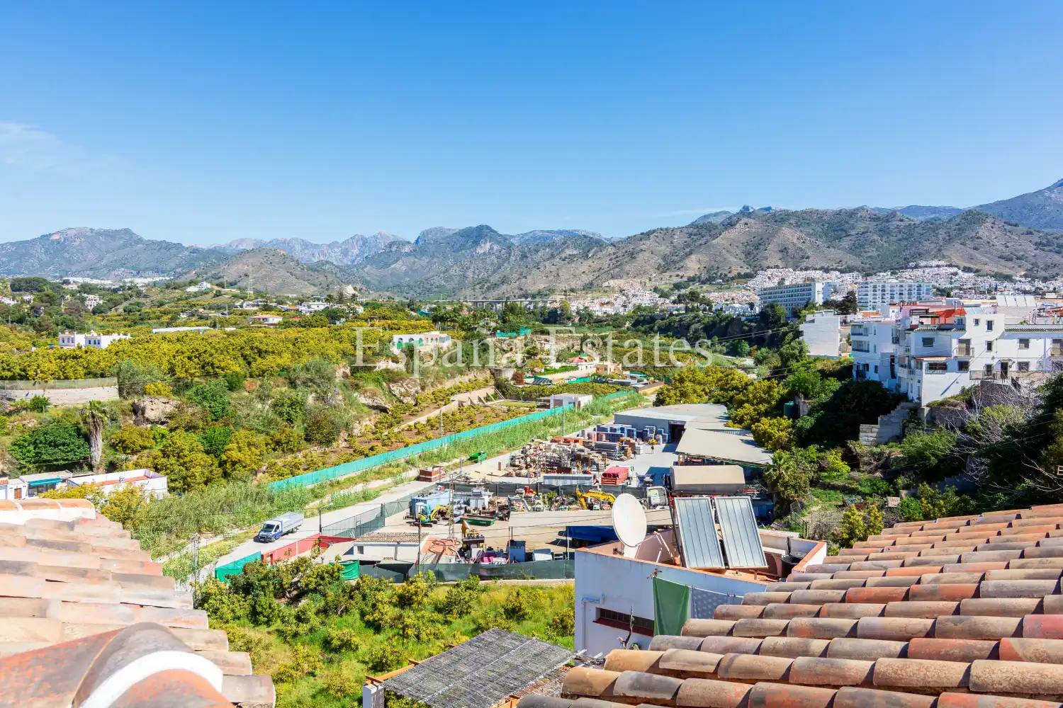 Vista exterior de Apartament en venda en Nerja amb Aire condicionat, Calefacció i Terrassa
