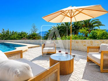 Detached house with pool for sale in Cometa