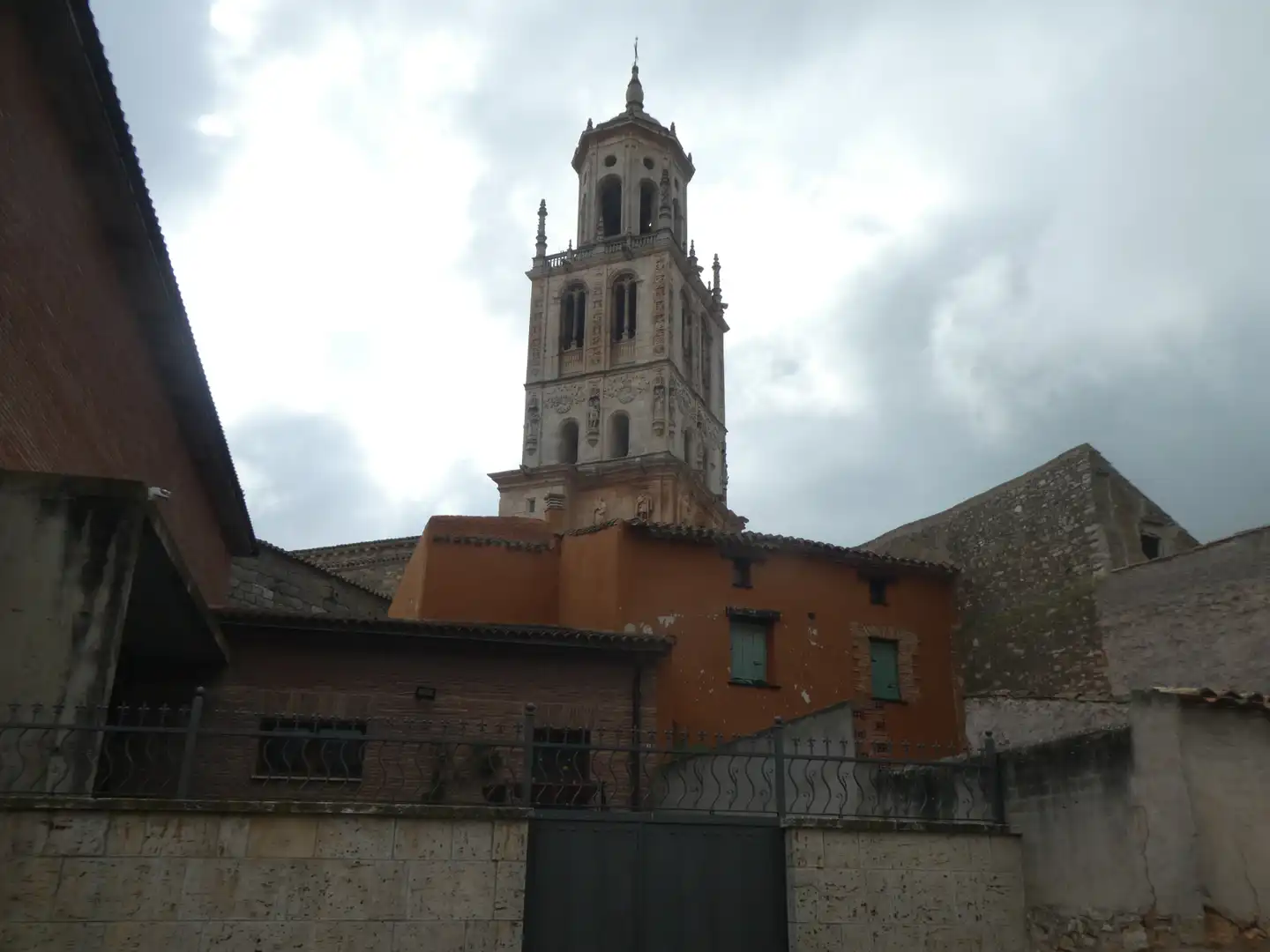 Vista exterior de Casa adosada en venda en Santa María del Campo amb Traster