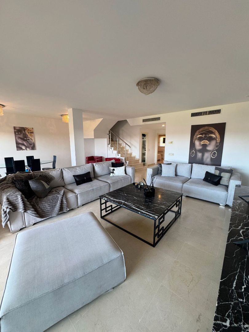 Sala d'estar de Apartament de lloguer en Marbella amb Moblat, Balcó i Es permeten mascotes