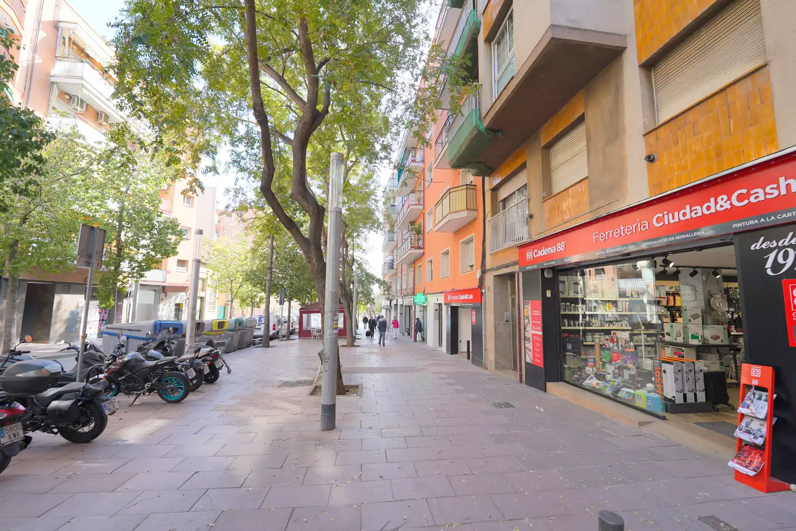 Außenansicht von Wohnung zum Verkauf in Barcelona mit Ofen