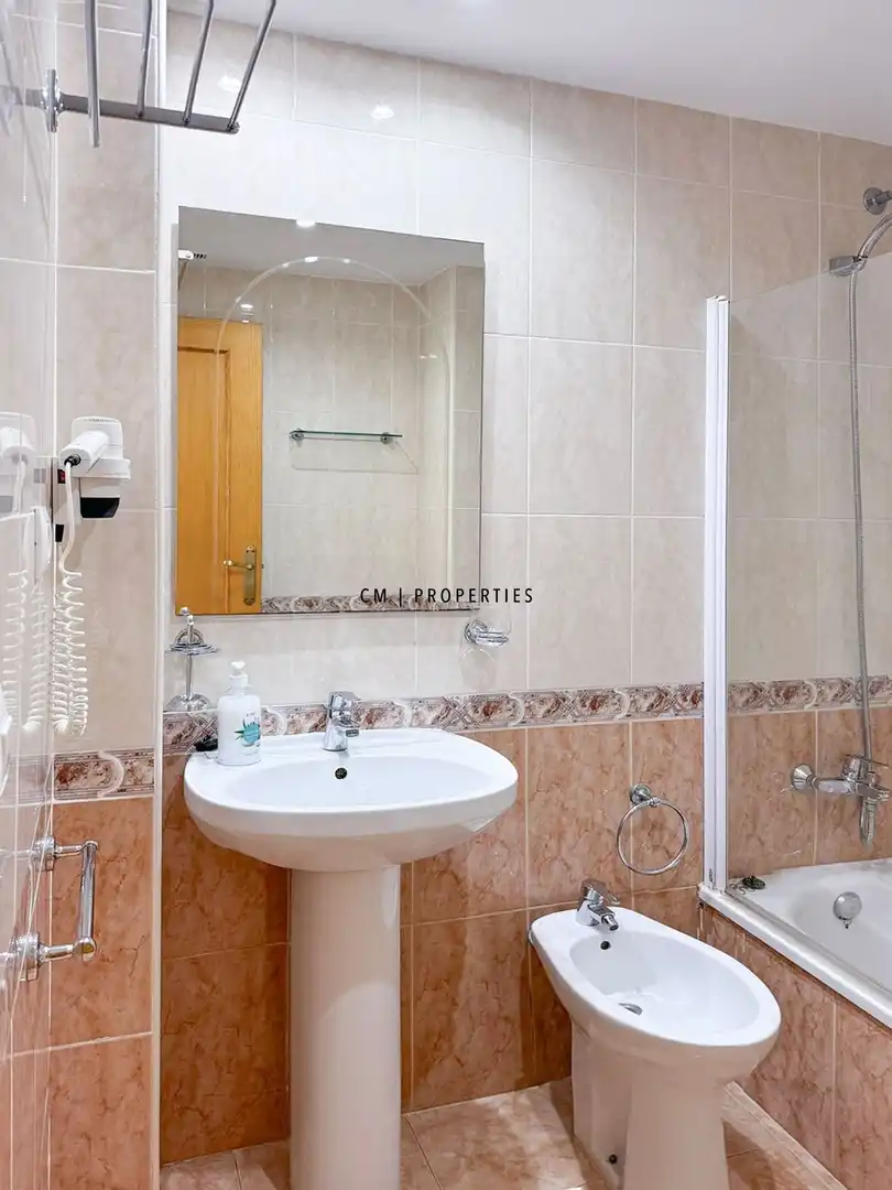 Bathroom of Flat for sale in Chiva  with Air Conditioner, Heating and Terrace