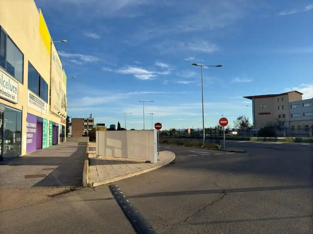 Vista exterior de Oficina en venta en Utebo