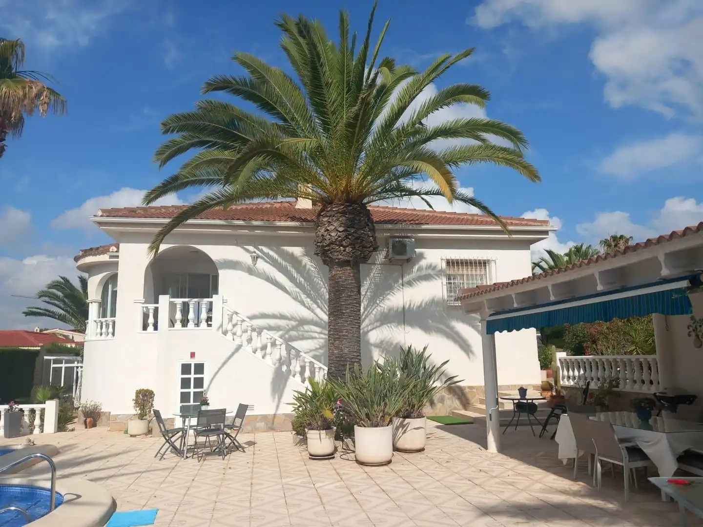 Vista exterior de Casa o xalet en venda en Rojales amb Aire condicionat, Calefacció i Jardí privat