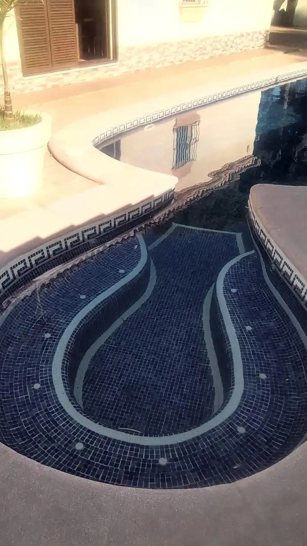Piscina de Casa o xalet en venda en Chiclana de la Frontera amb Aire condicionat, Calefacció i Jardí privat