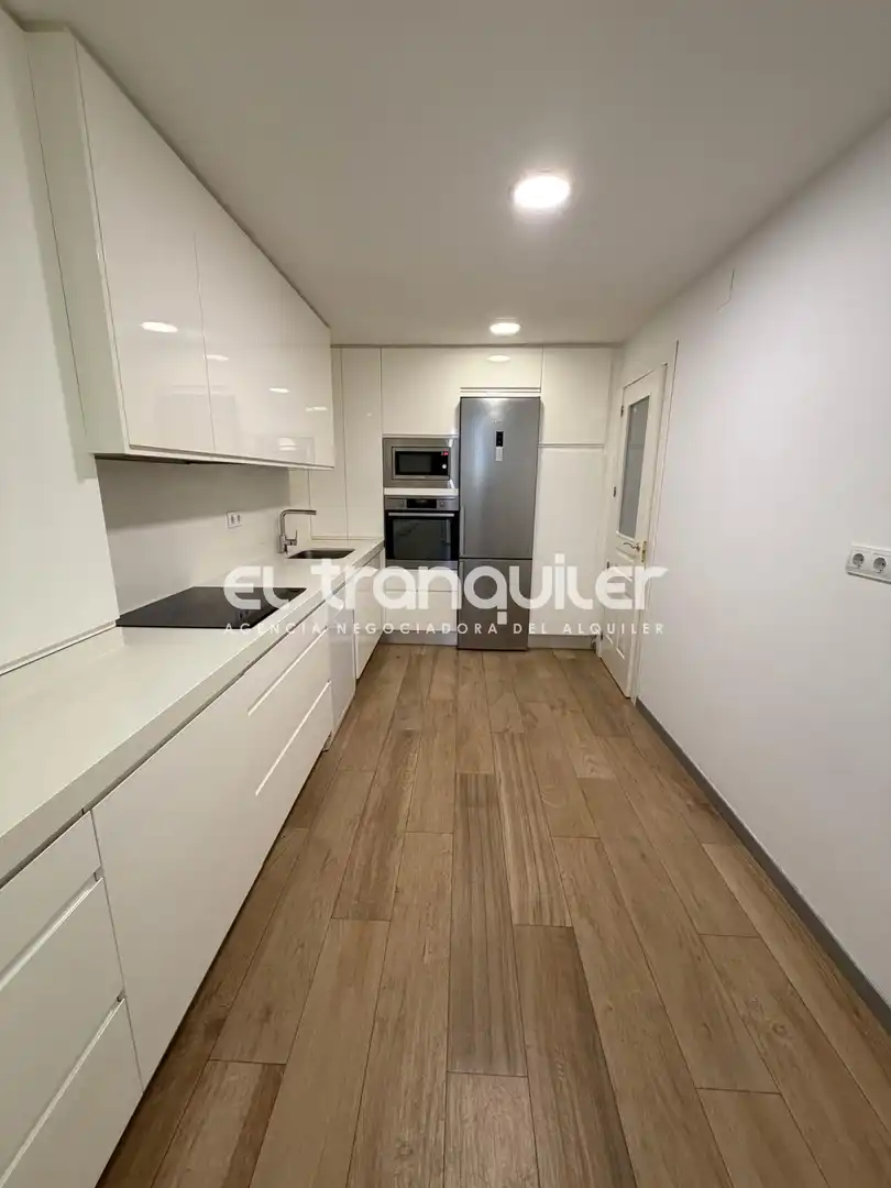 Küche von Wohnung zur Miete in Las Rozas de Madrid mit Parkett, Abstellraum und Schwimmbad