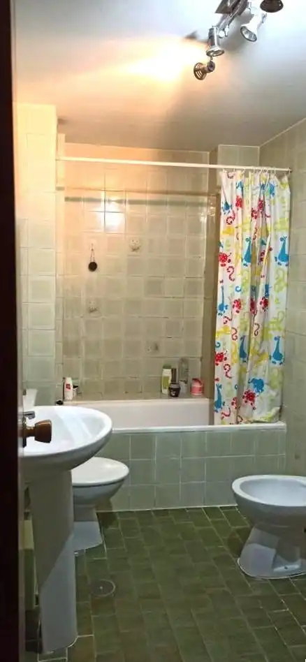Baño de Piso de alquiler en Granada con Terraza y Amueblado