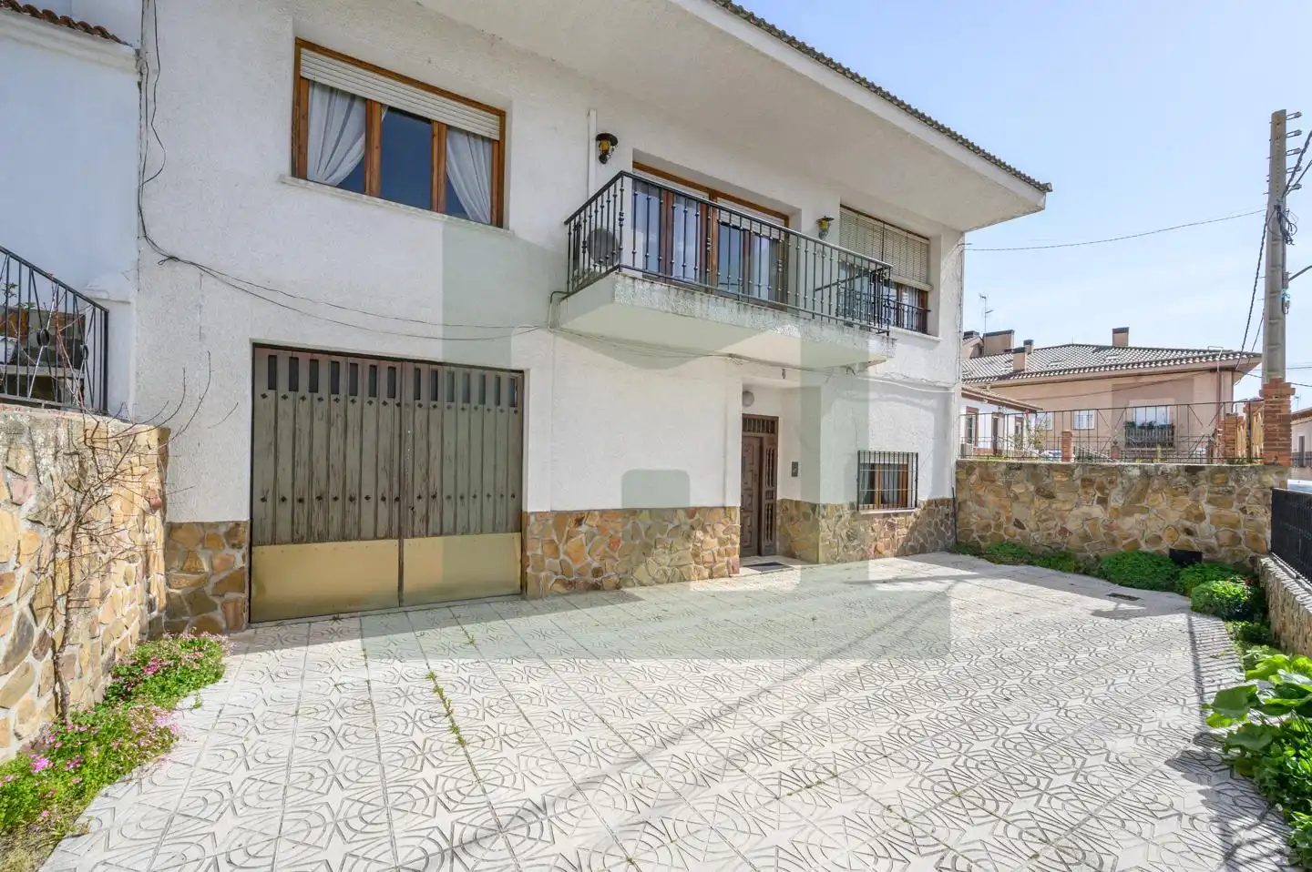 Vista exterior de Casa adosada en venda en Esquivias amb Calefacció i Jardí privat