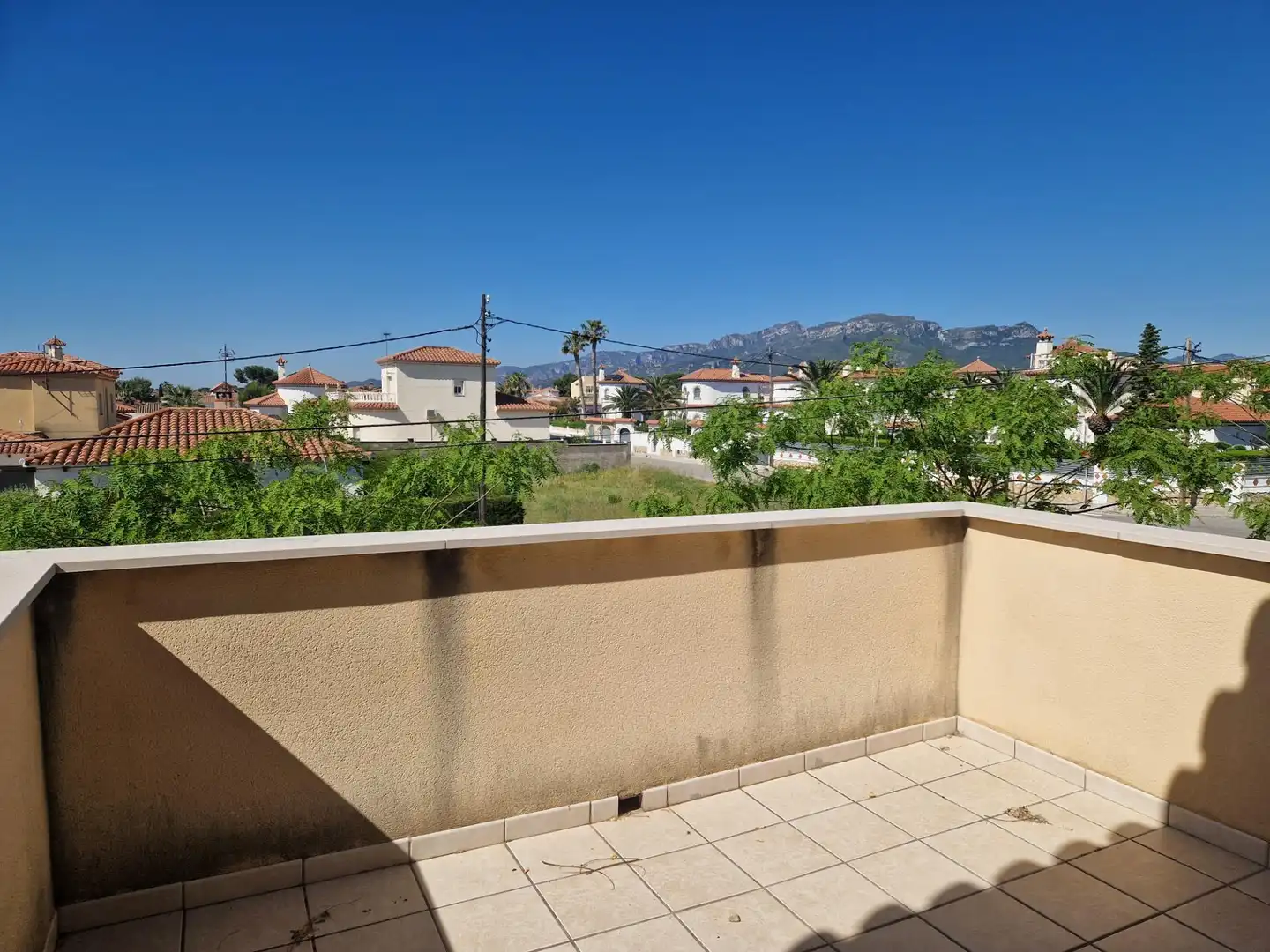 Terrasse von Einfamilien-Reihenhaus zum Verkauf in Mont-roig del Camp mit Privatgarten, Terrasse und Möbliert