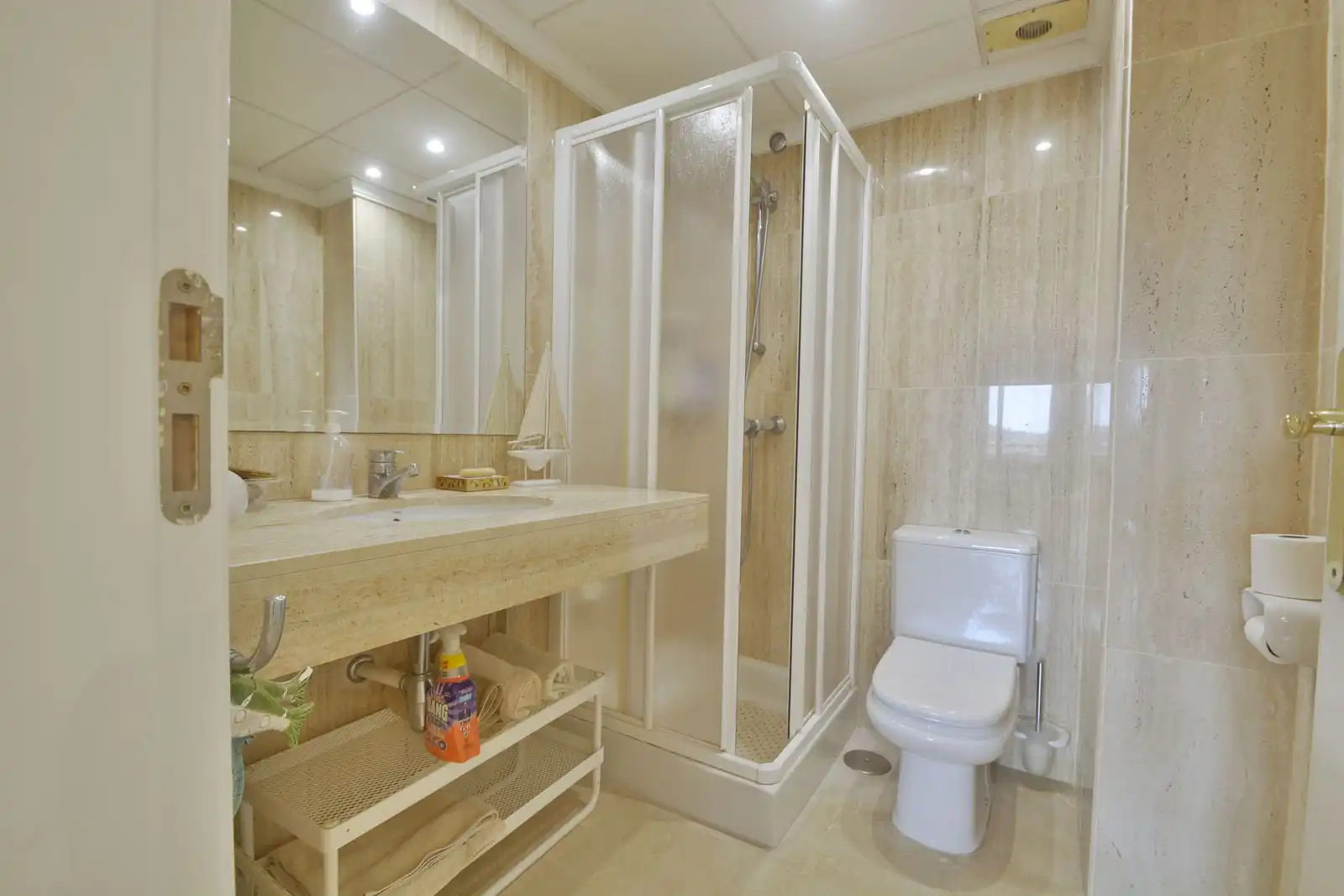 Baño de Apartamento en venta en Marbella con Aire acondicionado, Jardín privado y Trastero
