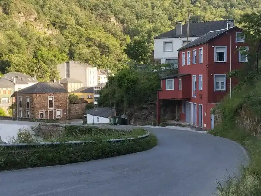 Vista exterior de Pis en venda en Navia de Suarna, Lugo