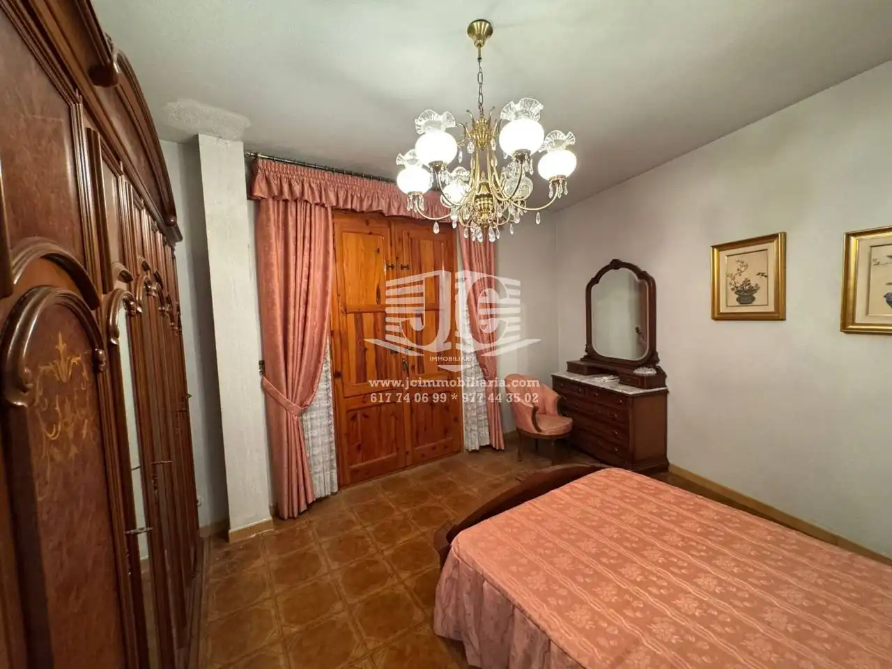 Dormitori de Casa o xalet en venda en Tortosa amb Aire condicionat, Terrassa i Moblat