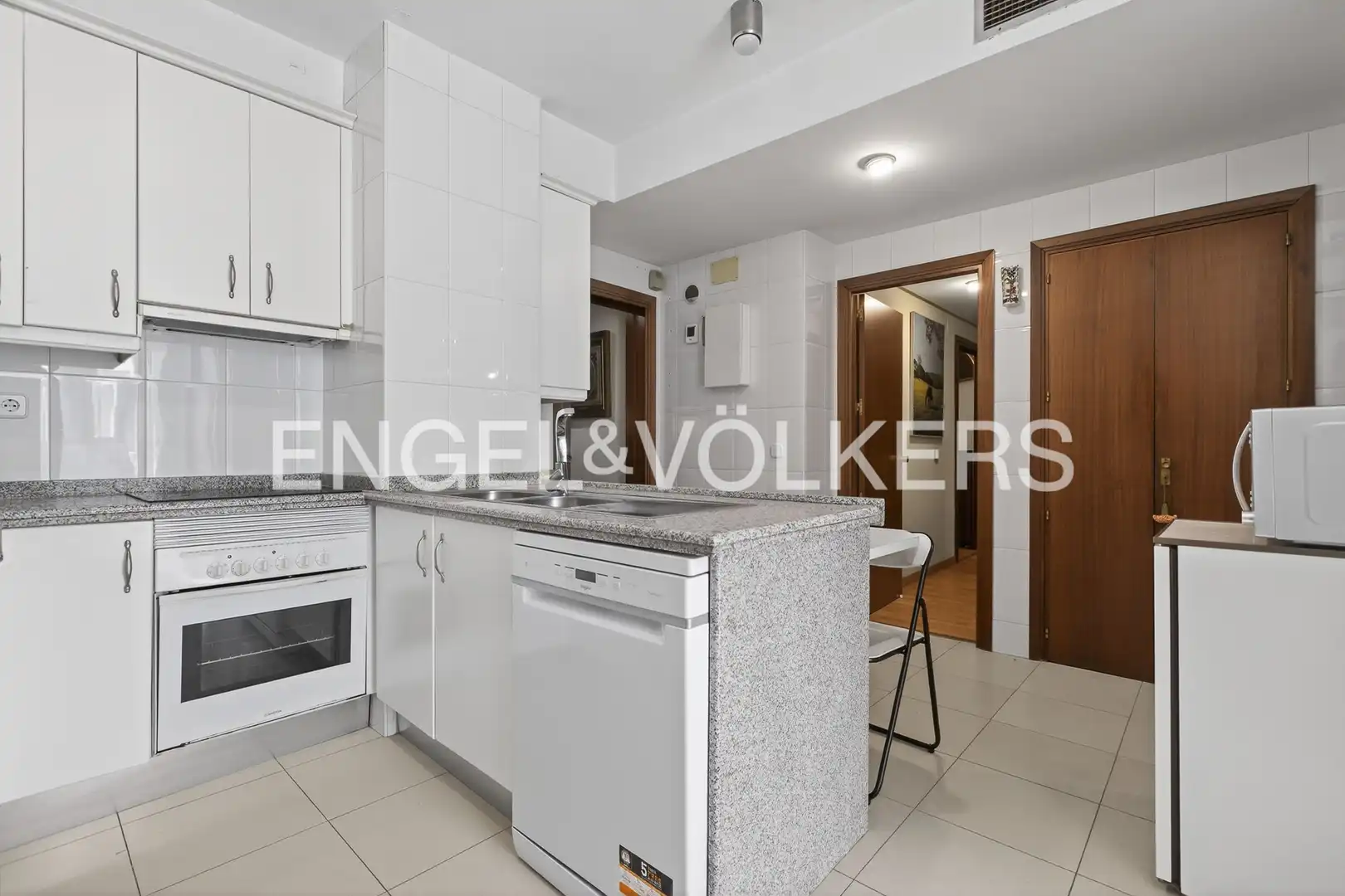 Kitchen of Flat for sale in Sevilla  with Air Conditioner, Heating and Balcony