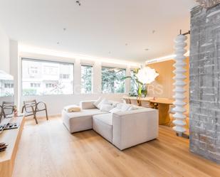 Sala d'estar de Apartament de lloguer en  Madrid Capital amb Aire condicionat, Calefacció i Moblat