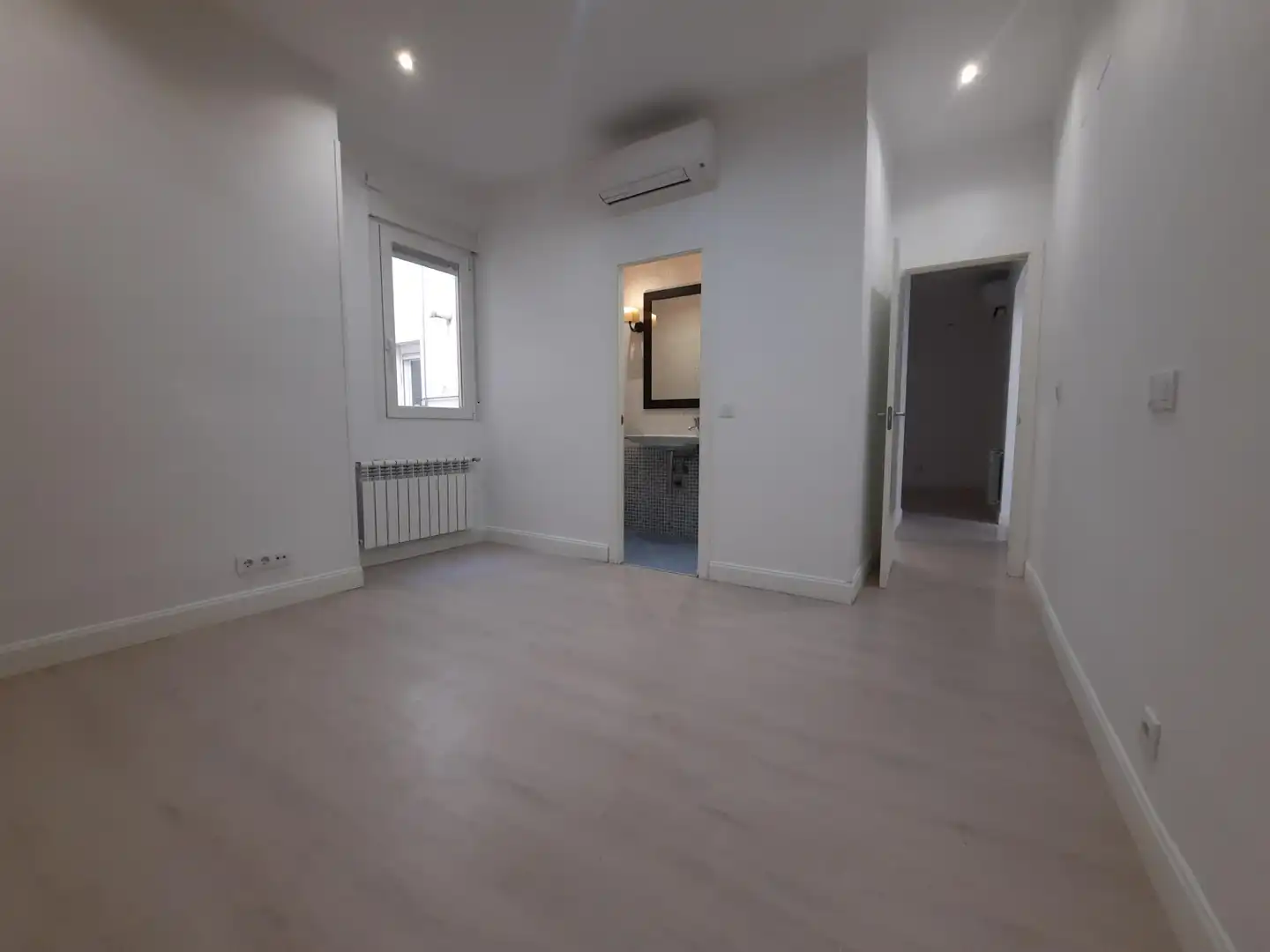 Schlafzimmer von Wohnung zur Miete in Madrid mit Klimaanlage, Heizung und Parkett