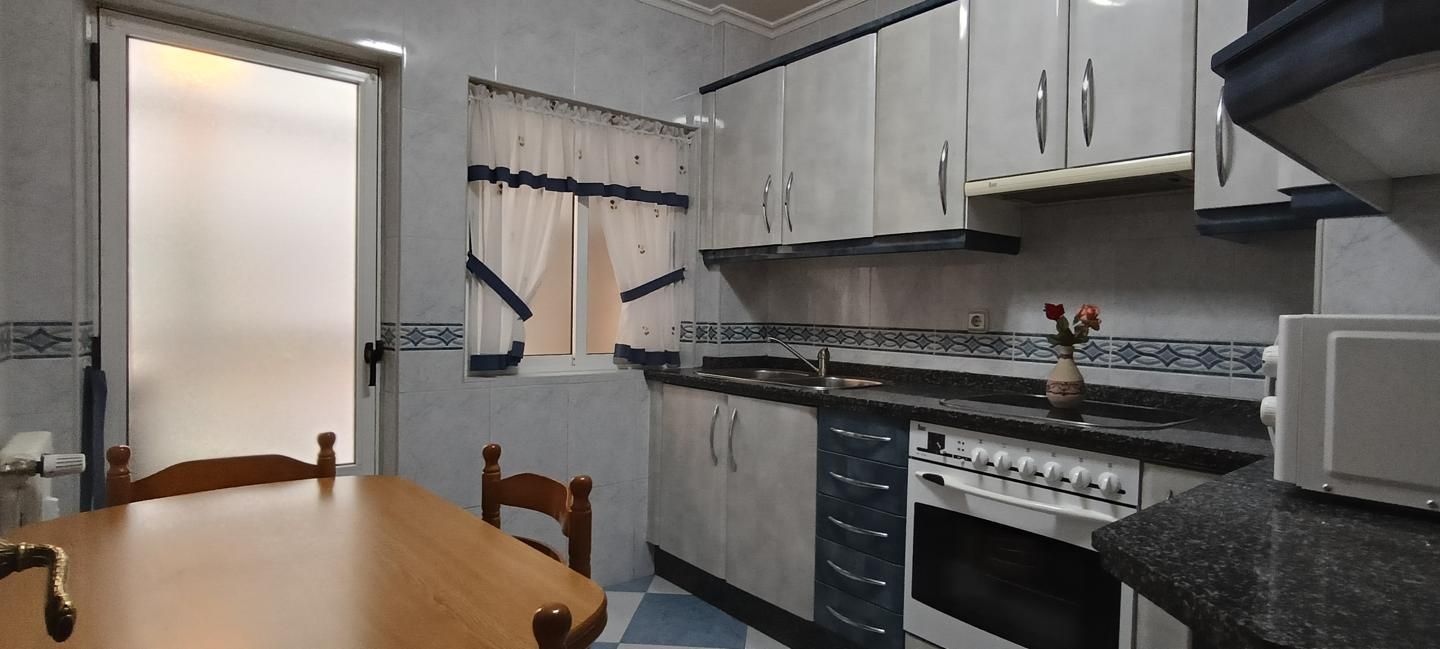 Cuina de Pis en venda en León Capital  amb Calefacció i Terrassa