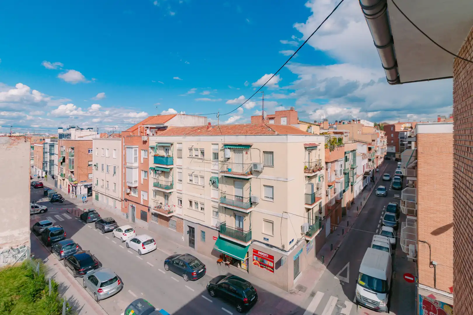 Vista exterior de Piso en venta en Madrid con Balcón