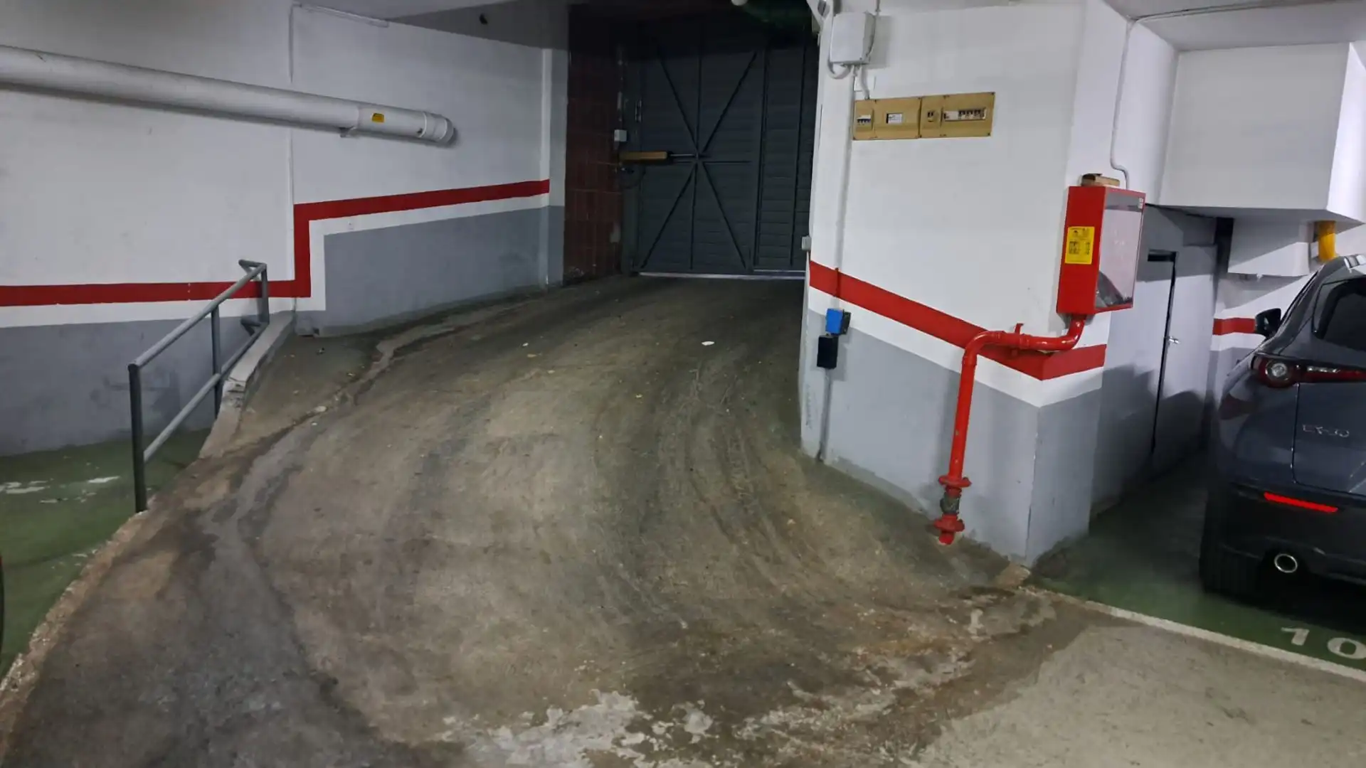 Parkplatz von Wohnung zum Verkauf in Barcelona mit Klimaanlage und Heizung