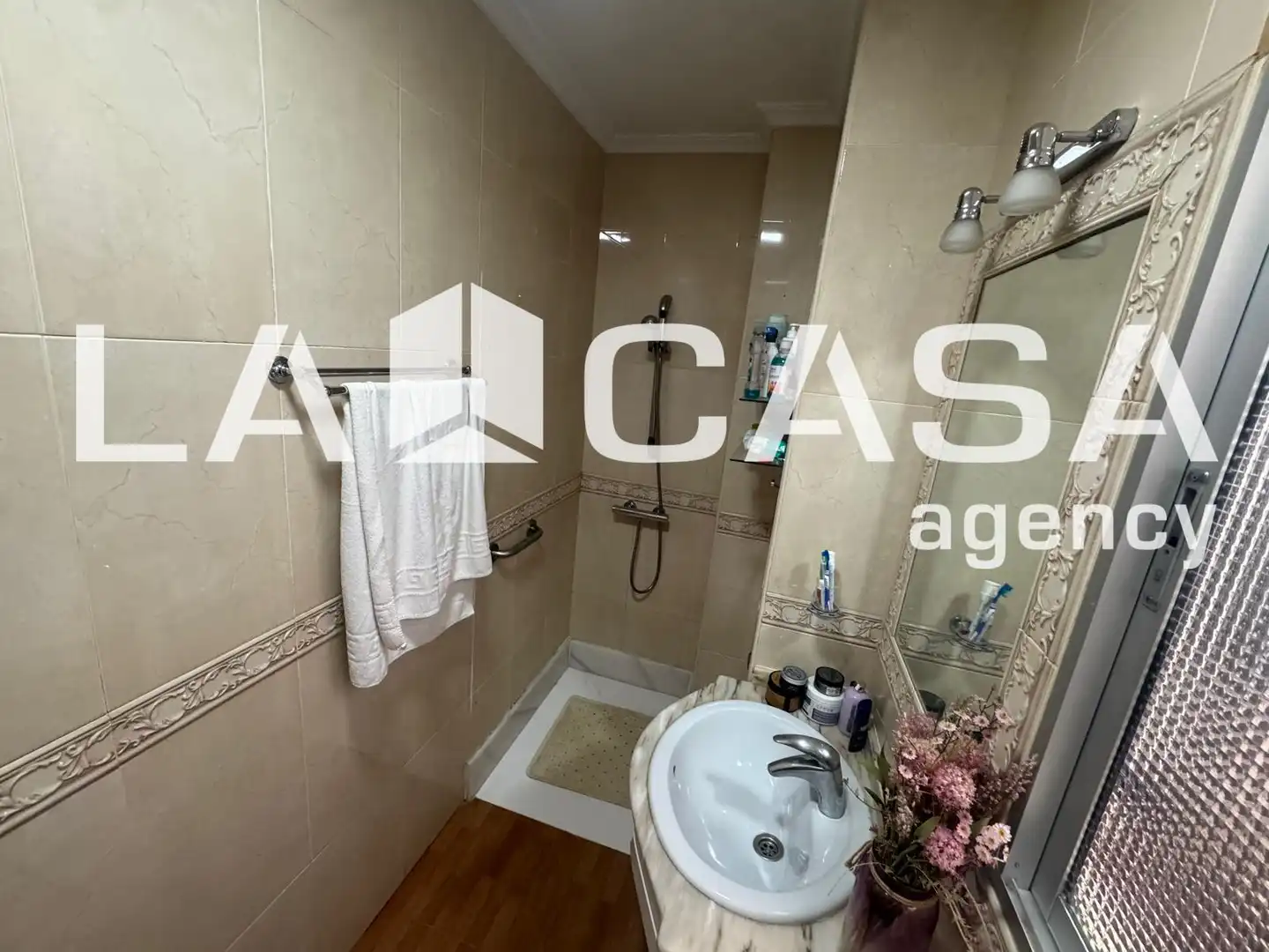 Bathroom of Houses for sale in Sevilla  with Air Conditioner and Storage room