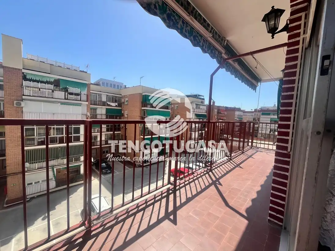 Terraza de Piso en venta en Madrid con Terraza, Amueblado y Horno