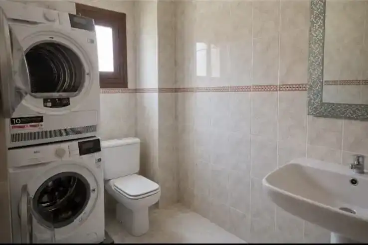 Bany de Casa o xalet en venda en Lardero amb Aire condicionat, Piscina i Balcó