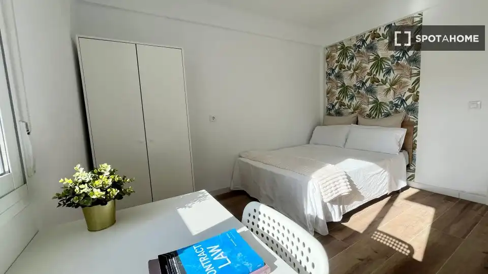 Bedroom of Flat for rent in Sevilla  with Air Conditioner, Heating and Furnished