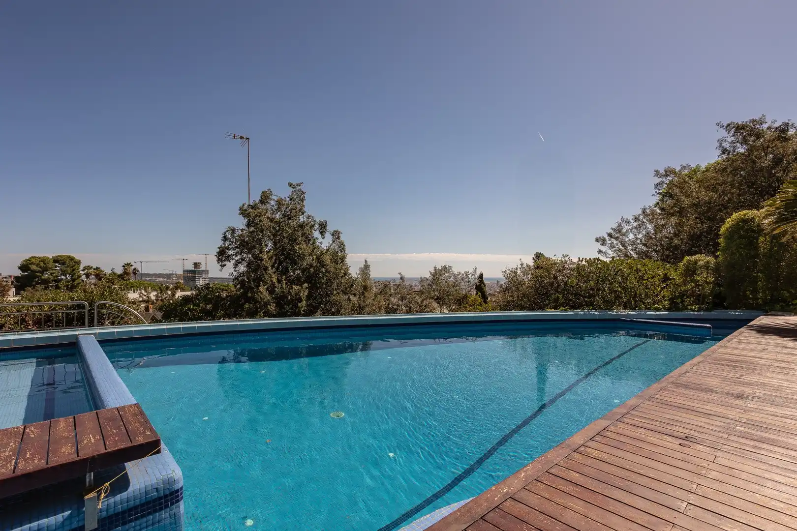 Piscina de Casa o xalet en venda en Esplugues de Llobregat amb Aire condicionat, Calefacció i Terrassa