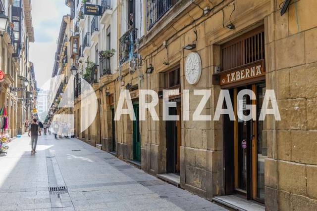 Local comercial en Alquiler en Calle de San Jerónimo, 25 en Parte Vieja