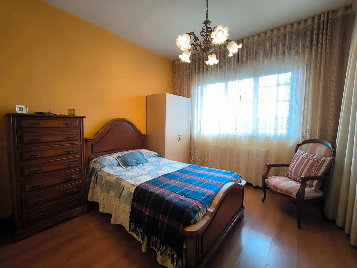 Schlafzimmer von Wohnung zum Verkauf in Vilagarcía de Arousa mit Heizung, Parkett und Abstellraum