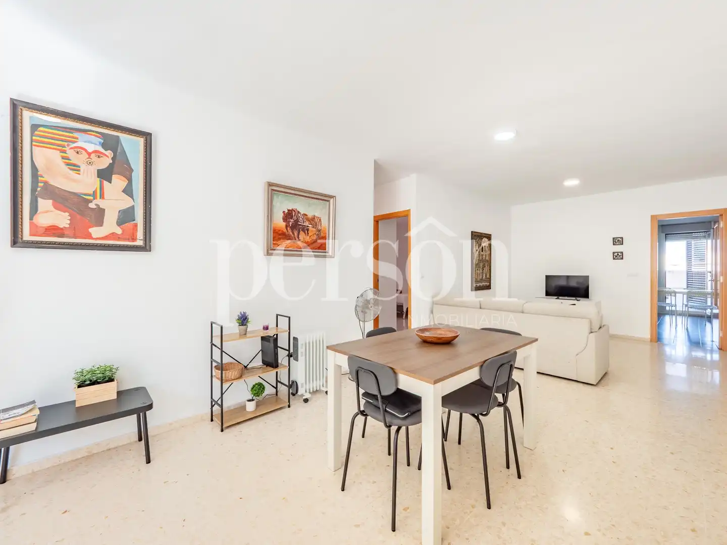 Flat with pool for sale in Casco Antiguo