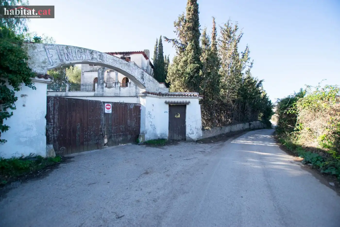 Vista exterior de Finca rústica en venta en Vilanova i la Geltrú con Jardín privado y Terraza