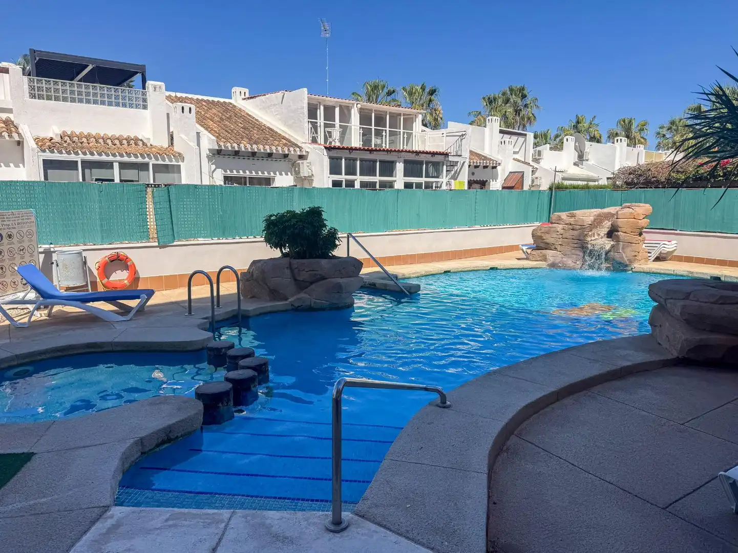 Piscina de Apartamento de alquiler en Orihuela con Aire acondicionado, Calefacción y Jardín privado