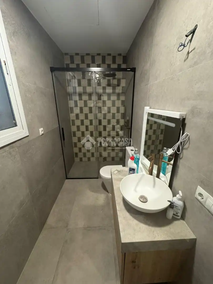 Bathroom of Flat for rent in Sevilla  with Air Conditioner